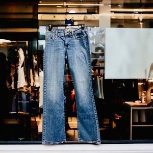 WOMENāS petite Old Navy jeans.